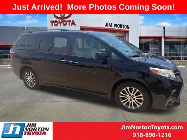 2020 Toyota Sienna XLE V6 7-Passenger Access Seat FWD's photo