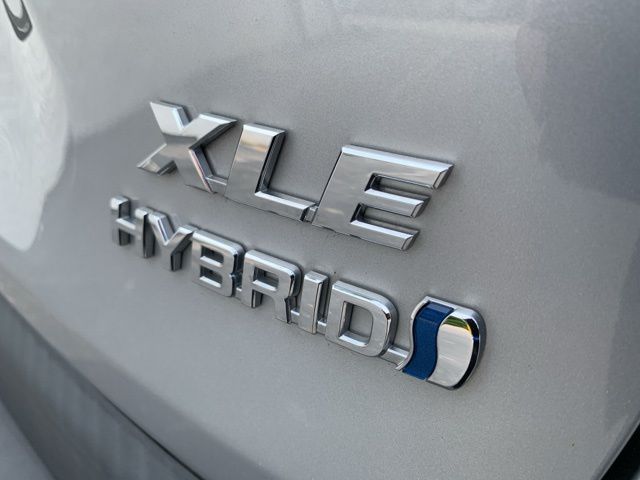 2021 Toyota RAV4 Hybrid XLE photo