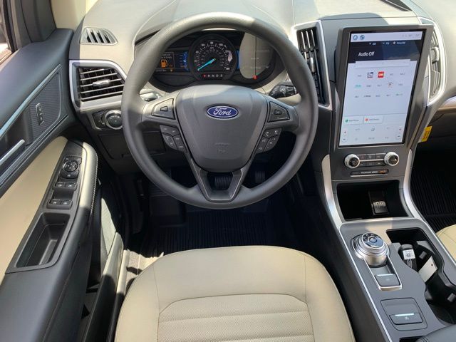 2024 Ford Edge SE 13