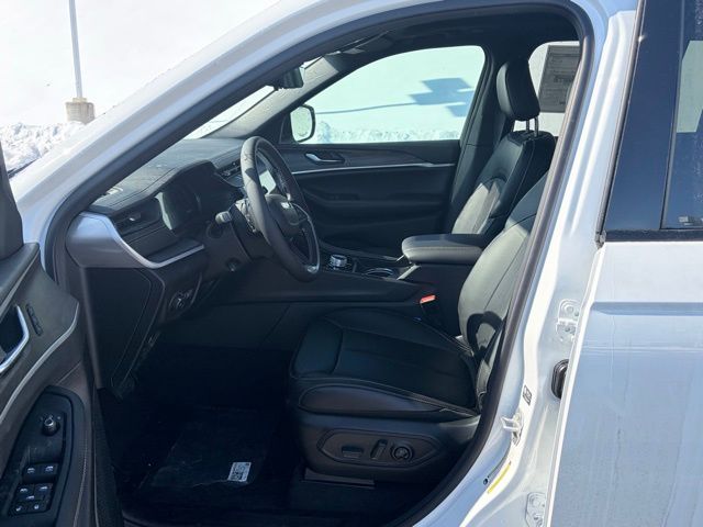 new 2026 Jeep Grand Cherokee car, priced at $43,279