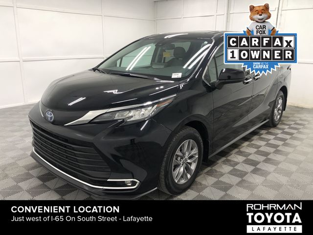 2023 Toyota Sienna XLE 2