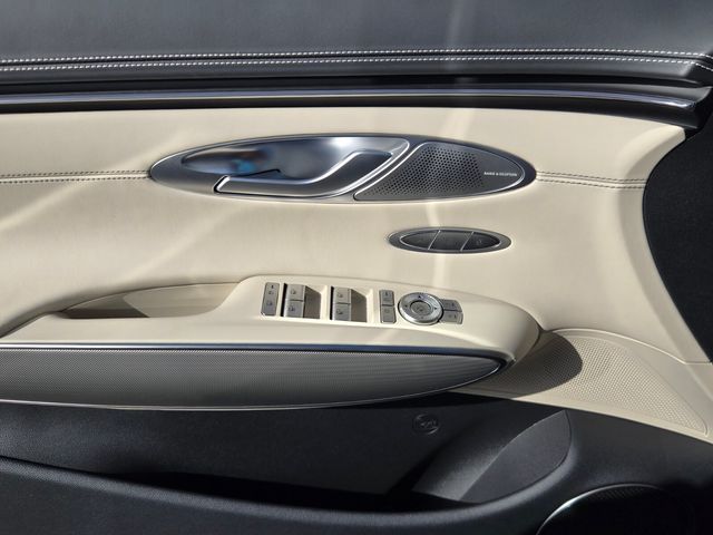 2027 Genesis Gv70