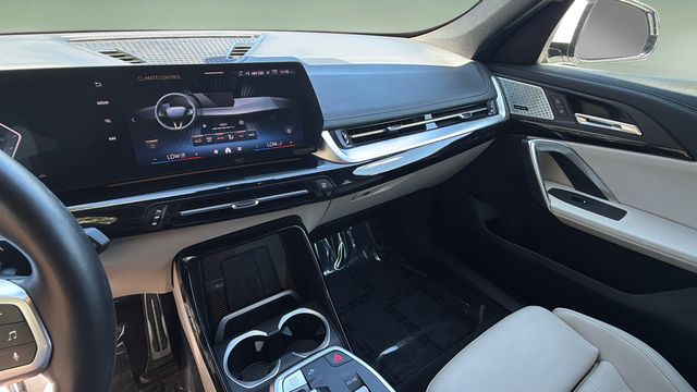 Used 2024 White BMW xDrive28i image 25