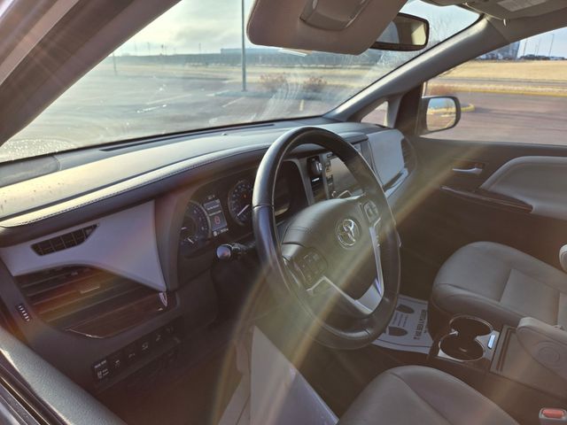2019 Toyota Sienna XLE Auto Access Seat