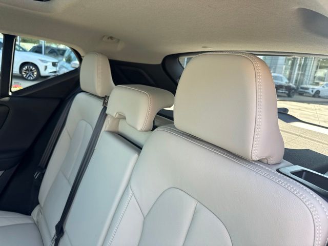 Used 2024 Volvo XC40 SUV