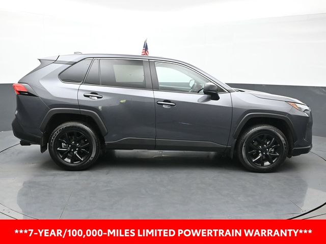 2024 Toyota RAV4 LE 8