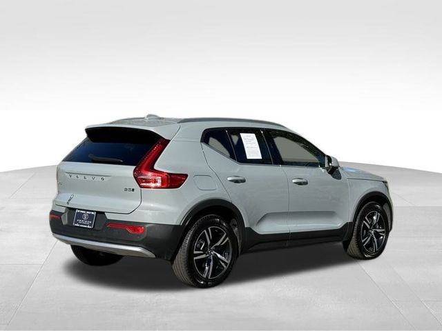 2024 Volvo XC40 B5 Core 5