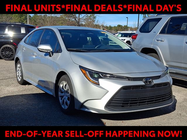 2024 Toyota Corolla LE's photo
