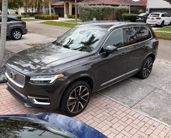 2023 Volvo XC90 B5 Plus