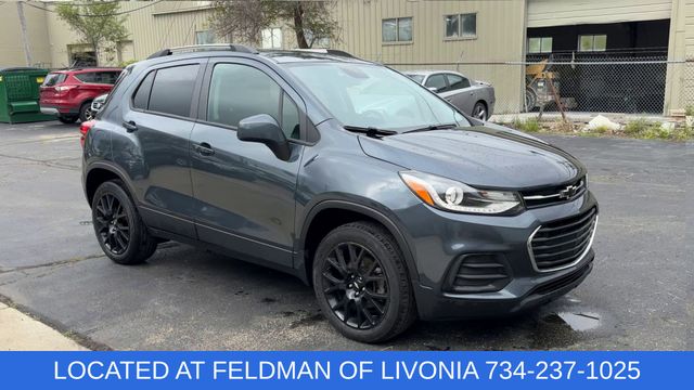 Used 2022 Chevrolet Trax LT with VIN KL7CJPSM8NB535363 for sale in Livonia, MI