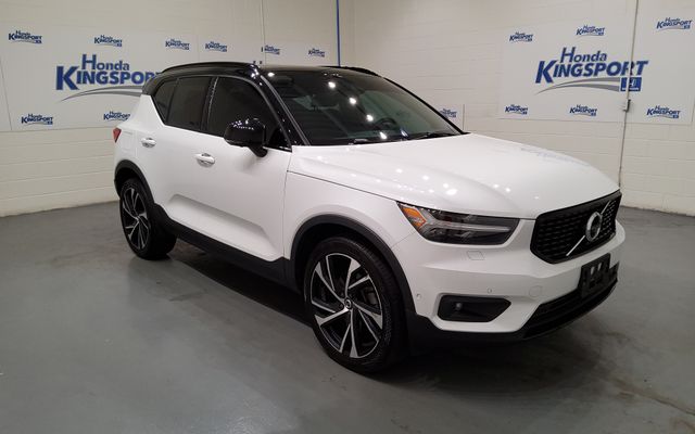 2022 Volvo XC40 T5 R-Design AWD