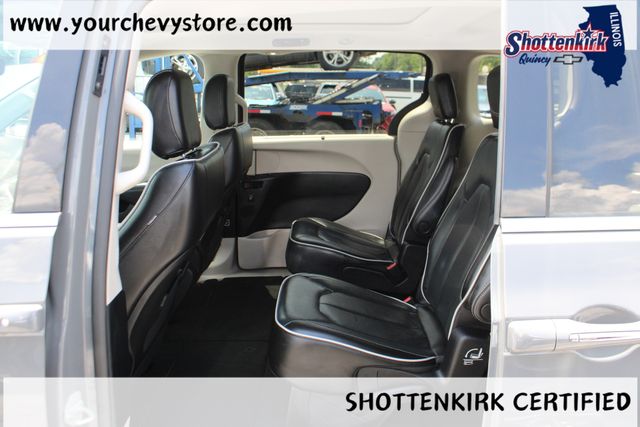 Used 2023 Chrysler Pacifica Van
