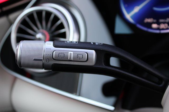 Used 2023  Mercedes-Benz 580 image 10