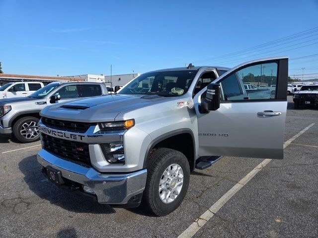 Silver Ice Metallic 2022 Chevrolet Silverado 3500HD LT Crew Cab 4WD Pickup Truck Four-Wheel Drive Automatic