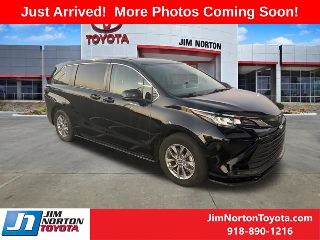  2022 Toyota Sienna LE 8-Passenger FWD   