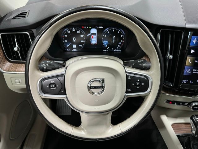 2021 Volvo XC60 T5 Momentum 14