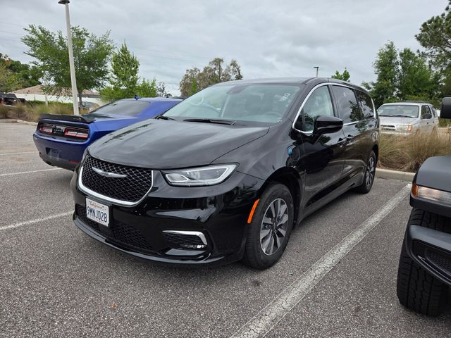 Certified Used 2024 Black Chrysler Select image 2