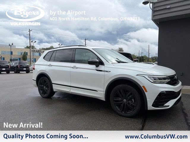 Oryx White Pearl 2022 Volkswagen Tiguan SUV / Crossover All-Wheel Drive 8-Speed Automatic