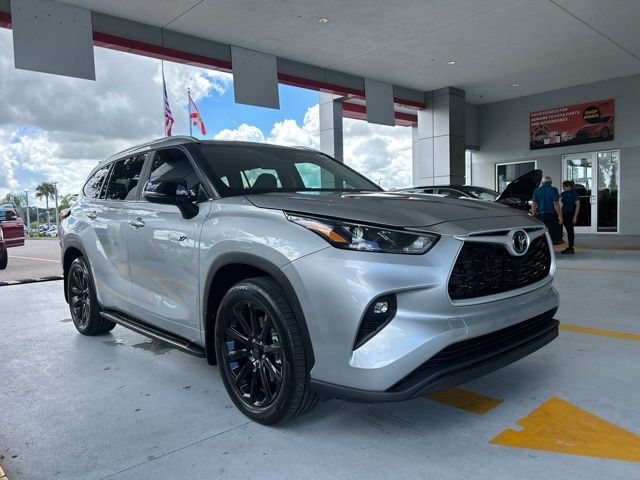 Celestial Silver Metallic 2025 Toyota Highlander Hybrid SUV / Crossover All-Wheel Drive Continuously Variable Transmission