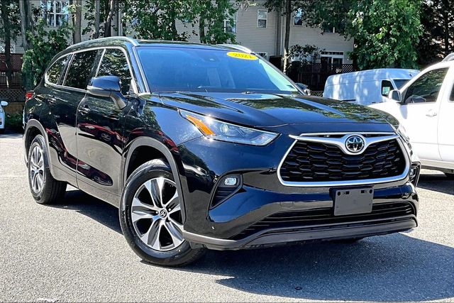 Midnight Black Metallic 2021 Toyota Highlander XLE FWD SUV / Crossover Front-Wheel Drive 8-Speed Automatic