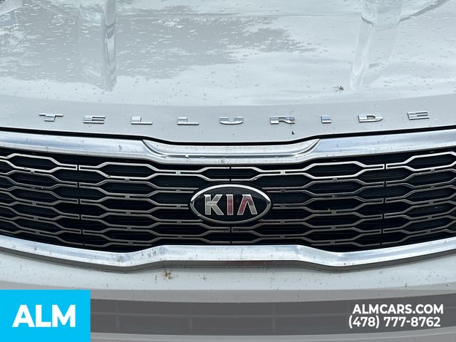 Used 2020 White Kia S image 5