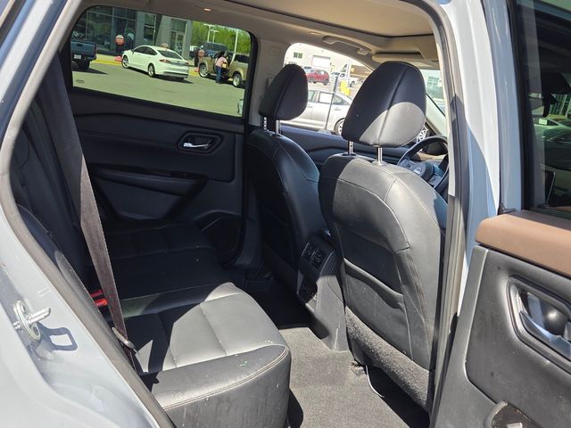 Used 2022 Gray Nissan SL image 13