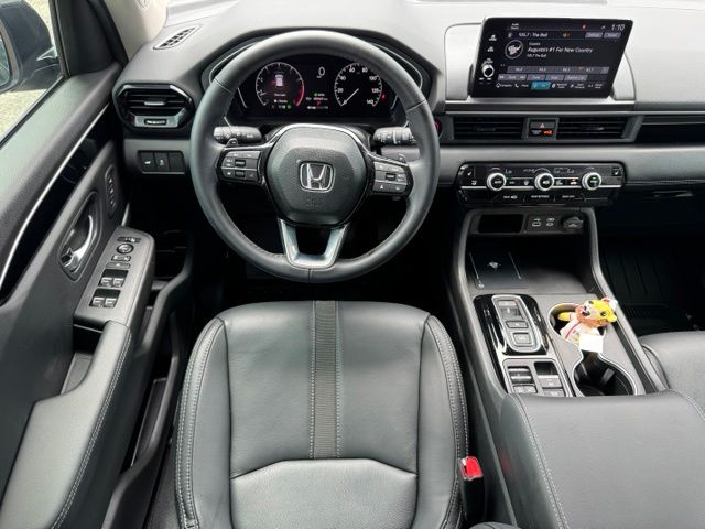 Used 2025 Honda Pilot SUV