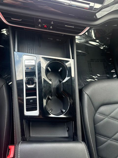 2025 Volkswagen Atlas 2.0T SE w/Technology:L168456A