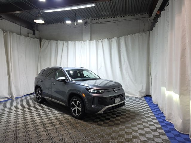 Platinum Gray Metallic 2025 Volkswagen Tiguan SE 4Motion SUV / Crossover All-Wheel Drive 8-Speed Automatic