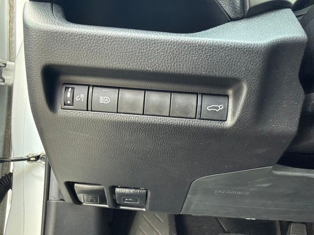 2021 Toyota RAV4 XLE:B02452