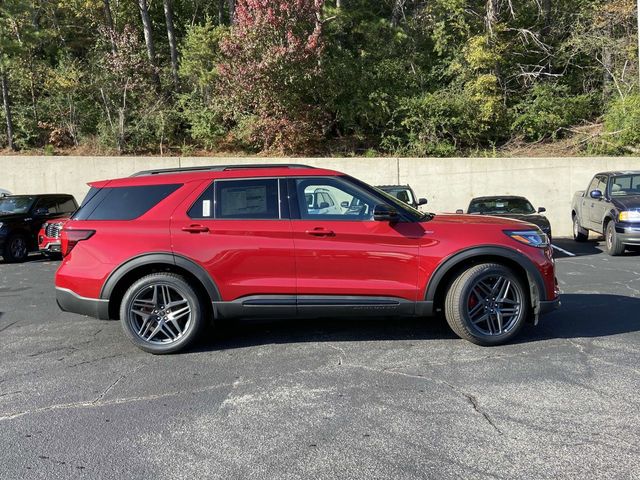 2025 Ford Explorer ST-Line 2