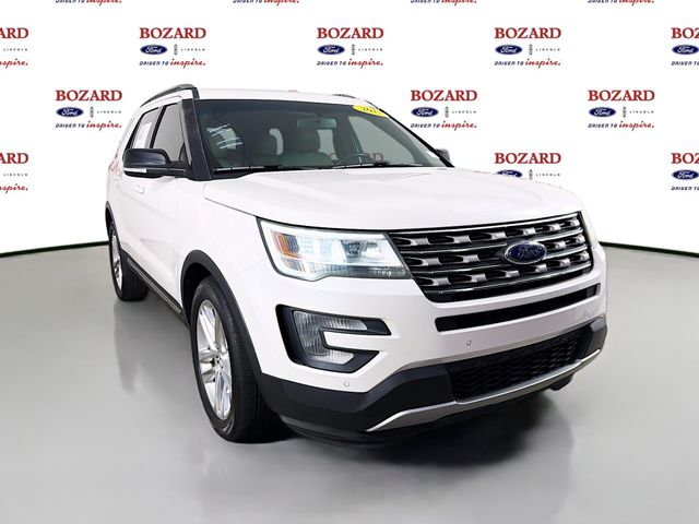 White Platinum Clearcoat Metallic 2017 Ford Explorer XLT SUV / Crossover Front-Wheel Drive 6-Speed Automatic
