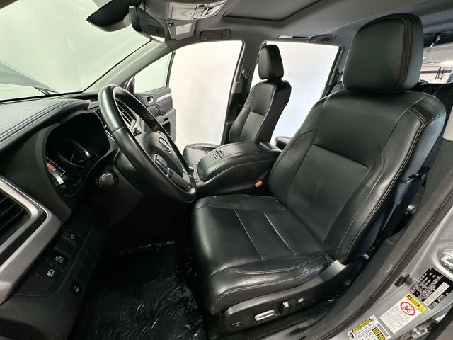 2017 Toyota Highlander SE Silver at Rochrich Mazda
