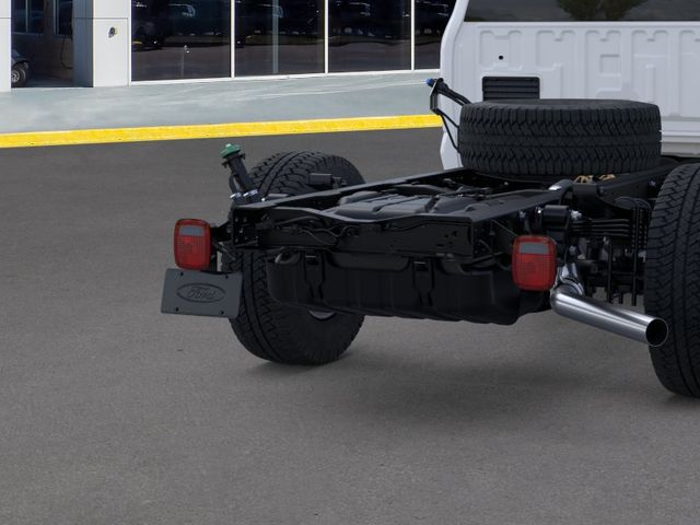 2026 Oxford White Ford Super Duty F-350 SRW XLT 168 WB 4X4 Chassis