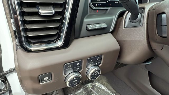 2024 GMC Sierra 2500HD Denali 38