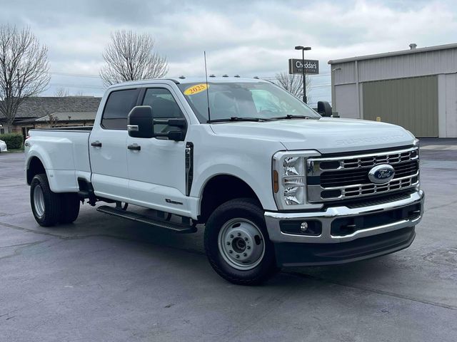 Oxford White 2025 Ford F-350 Super Duty XLT Crew Cab LB DRW 4WD Pickup Truck Four-Wheel Drive Automatic