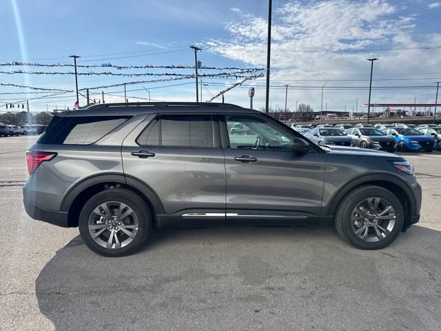 2025 Ford Explorer Active photo