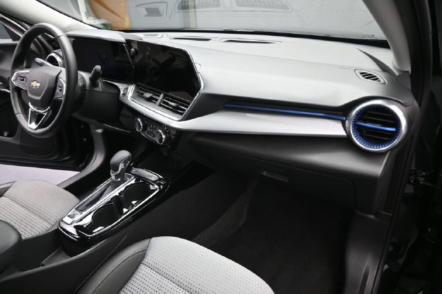 Used 2025 Chevrolet Trax SUV