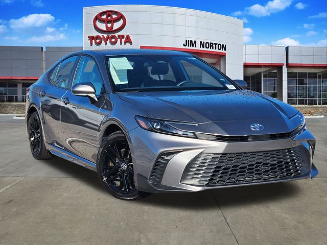 2025 Toyota Camry SE's photo