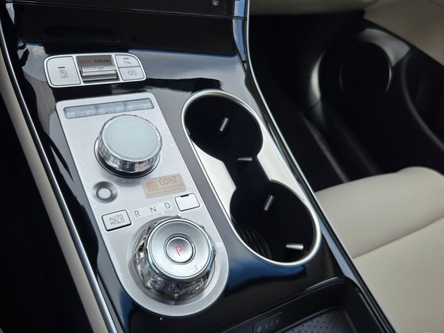 2027 Genesis Gv70