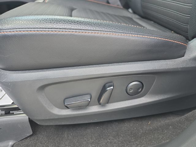 Used 2023 2 Tone White / Black Roof Nissan Rock Creek image 29