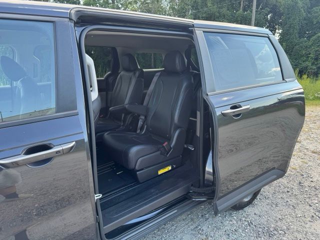 Used 2025  Kia LXS image 12