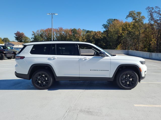 New 2025 White Jeep Altitude X image 18