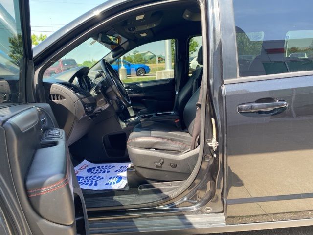 2019 Dodge Grand Caravan GT - Onyx Black exterior view 12