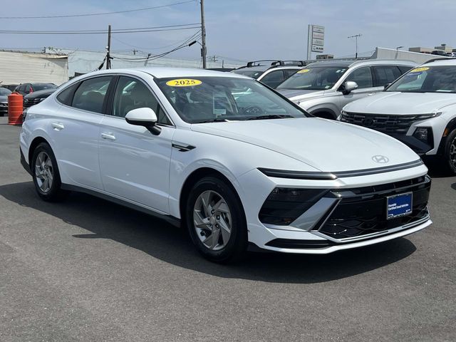 White 2025 Hyundai Sonata SE FWD Sedan Front-Wheel Drive 8-Speed Automatic