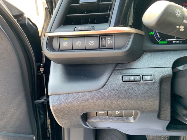Used 2025 Toyota Crown Signia SUV