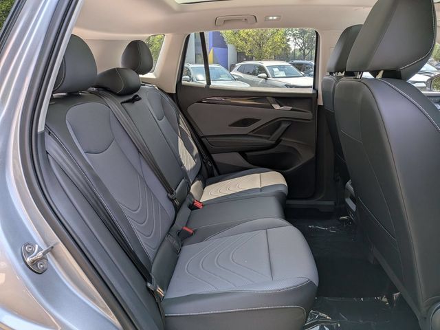 2025 Volkswagen Tiguan SE - Photo 31