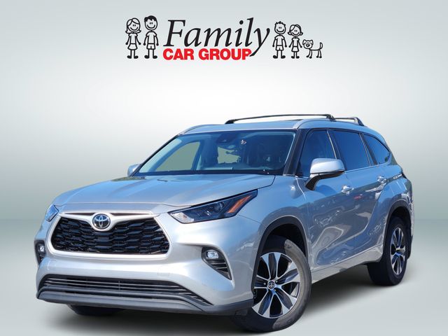 Celestial Silver Metallic 2024 Toyota Highlander SUV / Crossover Front-Wheel Drive 8-Speed Automatic