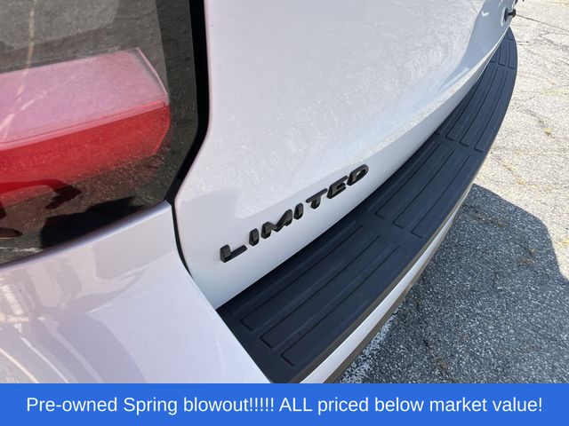Used 2022 White Ford Limited image 10