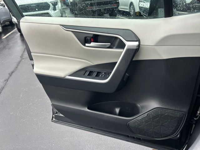 2023 Toyota RAV4 XLE - Photo 31